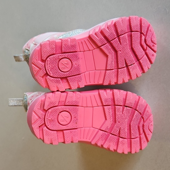 Pink Unicorn Snowboots - Picture 10 of 12